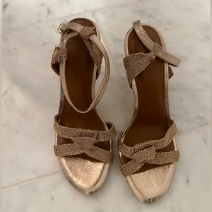 Halston rose gold never worn pumps